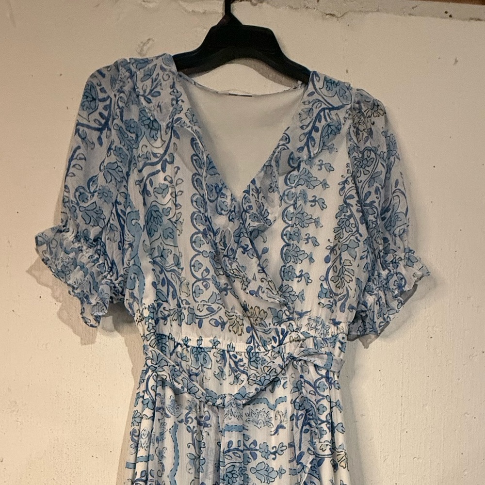 LC Lauren Conrad Blue and White Floral Maxi Dress - Picture 3 of 4